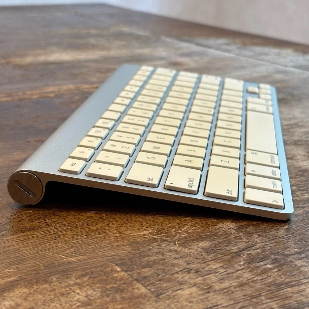 Apple Magic Keyboard‎ Bluetooth Wireless Original Aluminum Slim A1314 Powers On